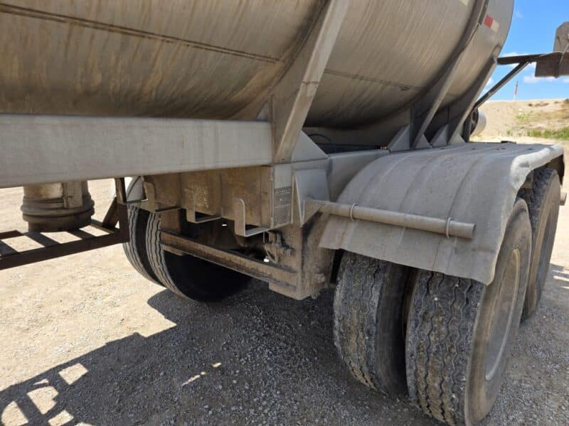 Dual 12″ T-106 2006 West-Mark 6400 Gallon Stainless Semi Tanker