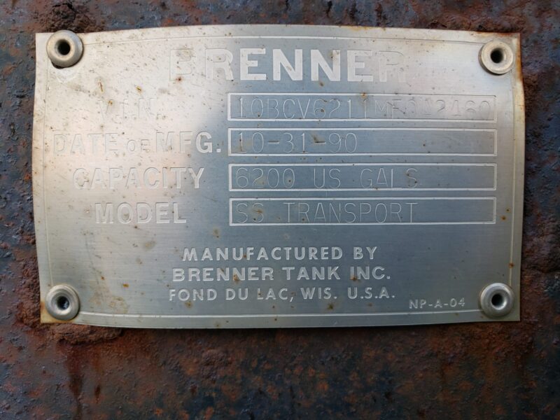 U-393 1990 Brenner 6200 Gallon Stainless Semi Tanker
