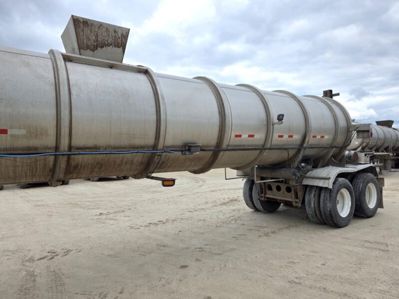 T-122 1988 Fruehauf 7000 Gallon Stainless Steel Semi Tanker