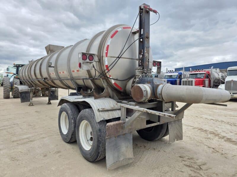 T-122 1988 Fruehauf 7000 Gallon Stainless Steel Semi Tanker