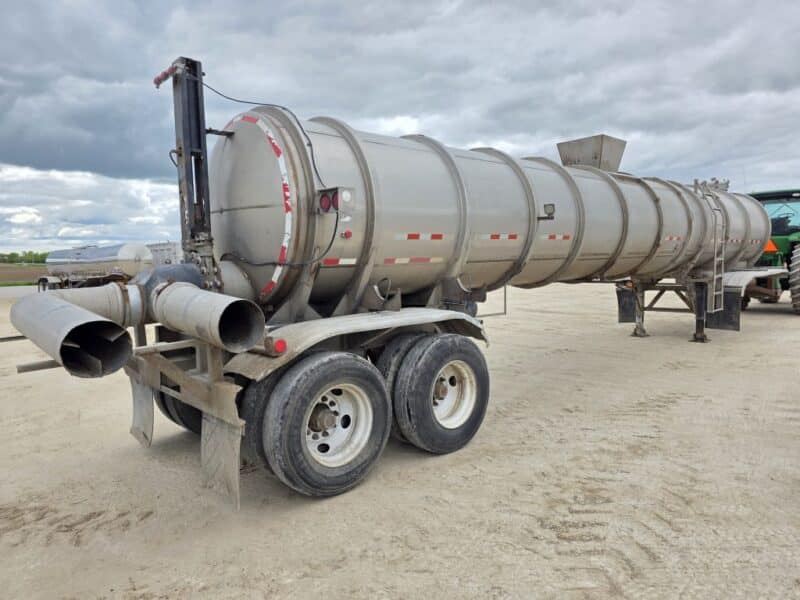 T-122 1988 Fruehauf 7000 Gallon Stainless Steel Semi Tanker