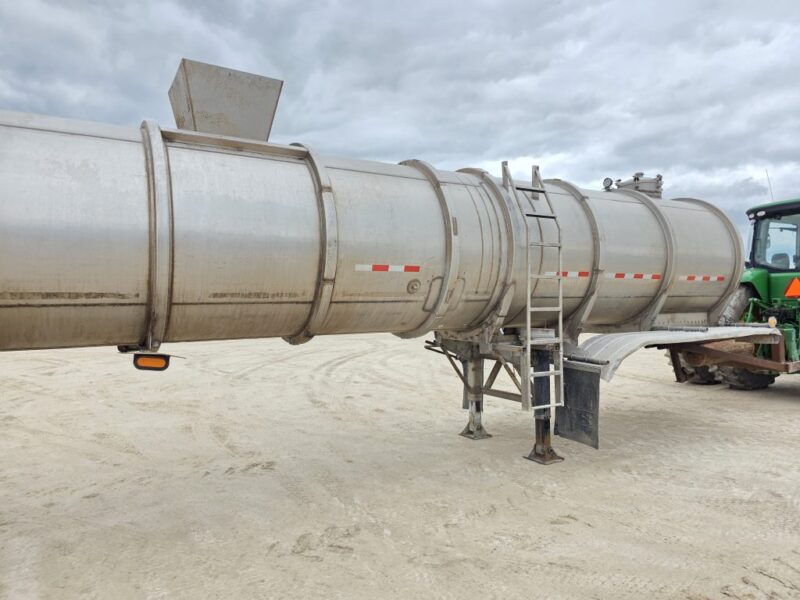 T-122 1988 Fruehauf 7000 Gallon Stainless Steel Semi Tanker