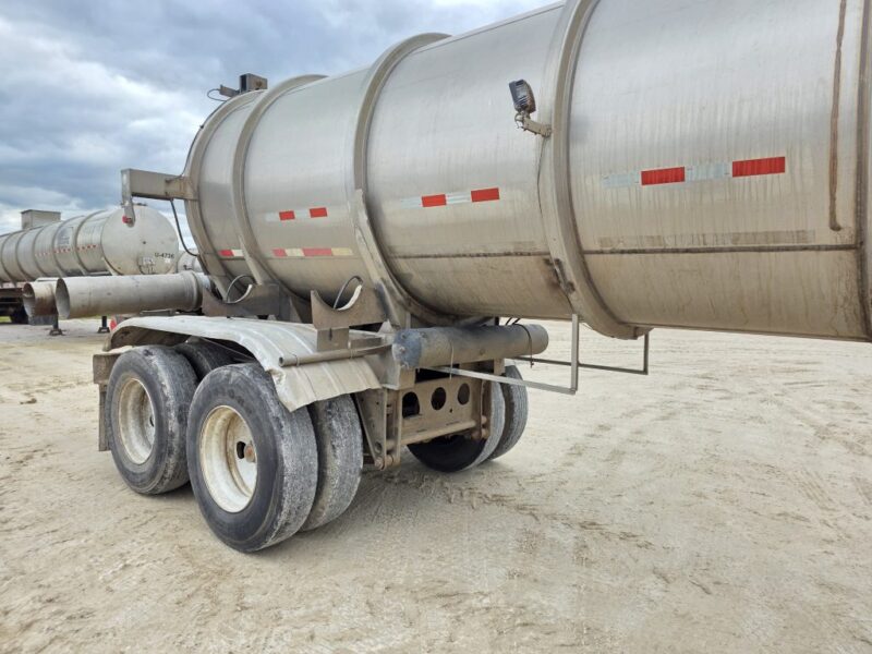 T-122 1988 Fruehauf 7000 Gallon Stainless Steel Semi Tanker