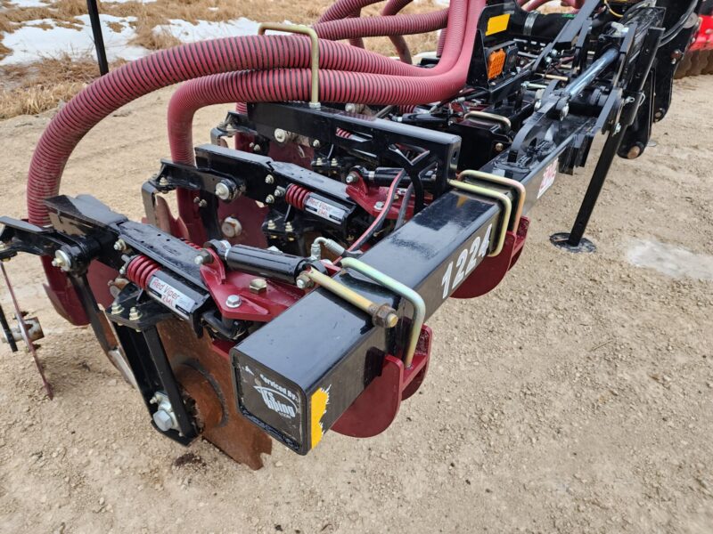 Demo 24′ ZML Toolbar with 12 Red Viper Gen 3 Row Units