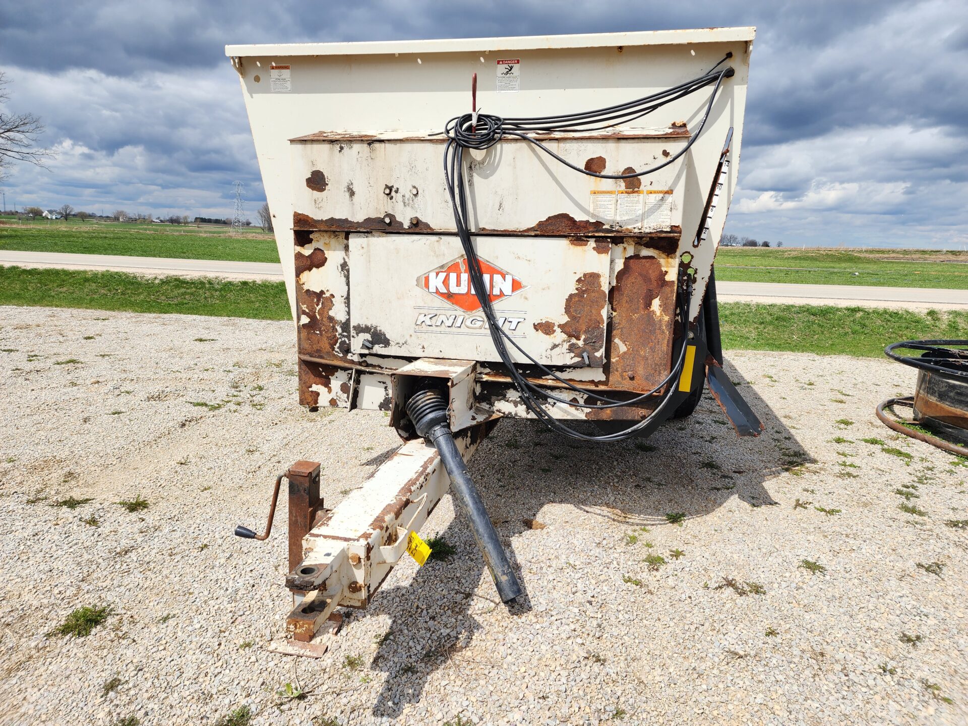 Kuhn Knight 8132 Manure V-Spreader - Phil's Pumping and Fabricating