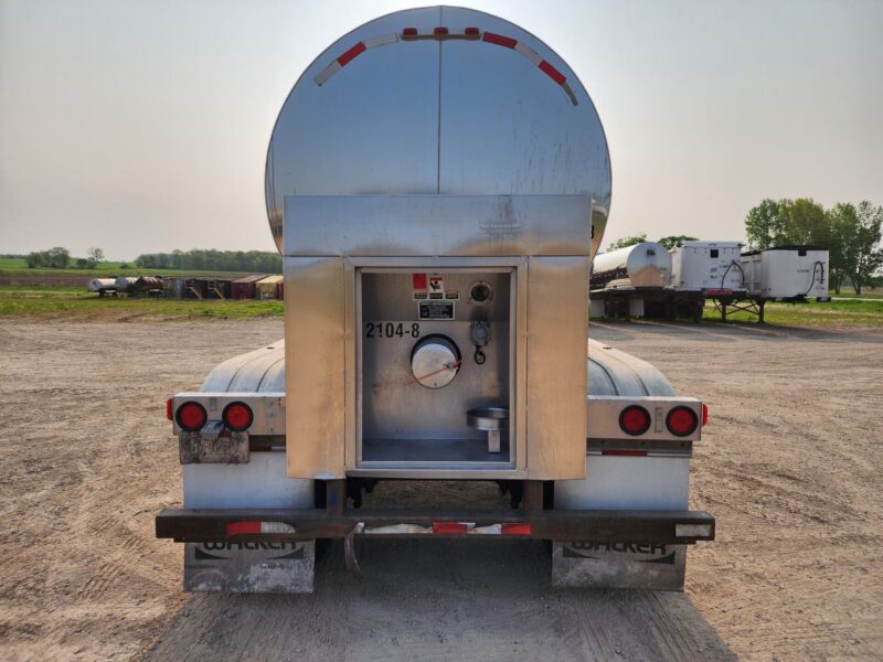 U-4663 2004 West-Mark 6700 Gallon Stainless Steel Semi Tanker