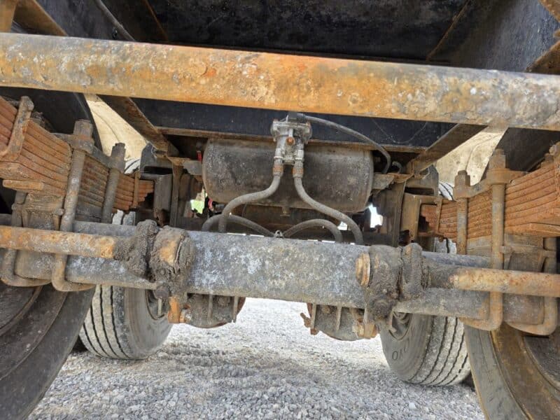 U-132 1984 Walker 6200 Gallon Stainless Steel Semi Tanker