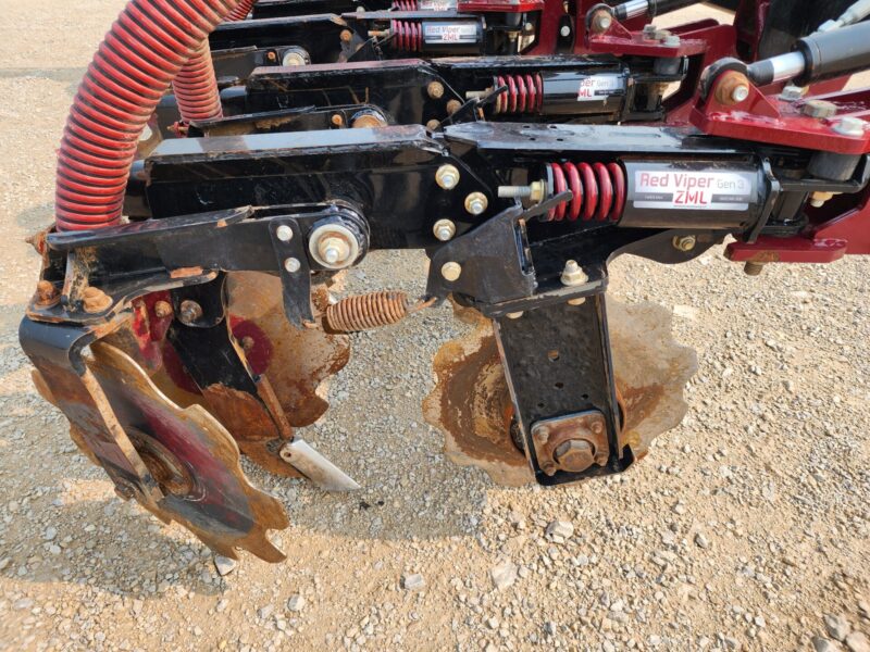 Used 24′ ZML Toolbar with 12 Red Viper Gen 3 Row Units 6″ Swing Pipe