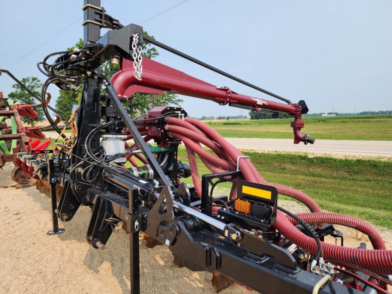 Demo 28′ ZML Toolbar with 14 Red Viper Gen 3 Row Units