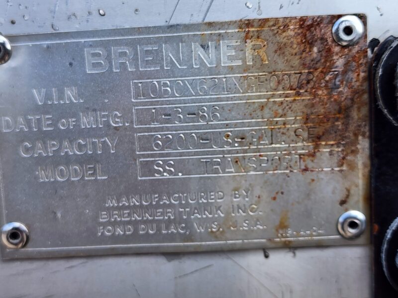 U-4672 1986 Brenner 6200 Gallon Stainless Steel Semi Tanker