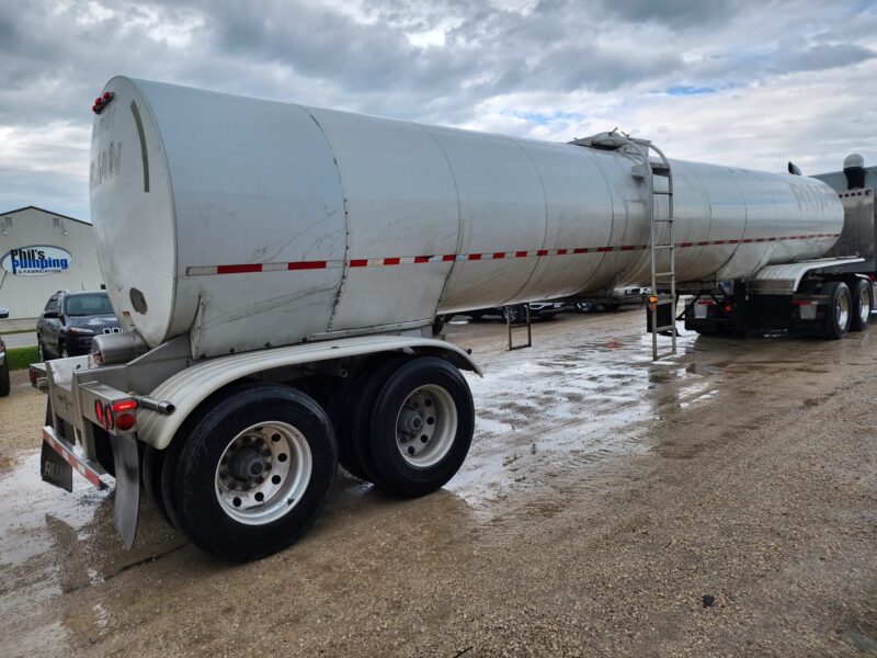 U-4668 2004 WestMark 6400 Gallon Stainless Steel Semi Tanker