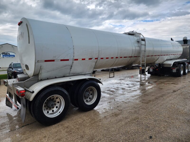 U-4668 2004 WestMark 6400 Gallon Stainless Steel Semi Tanker