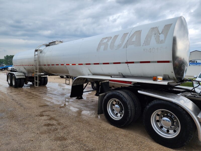 U-4668 2004 WestMark 6400 Gallon Stainless Steel Semi Tanker