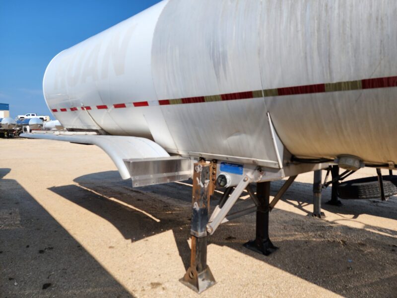 U-4673 2004 WestMark 6400 Gallon Stainless Steel Semi Tanker