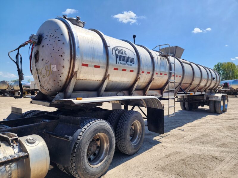 T-138/U-4681 1987 Heil 7000 Gallon Stainless Steel Semi Tanker