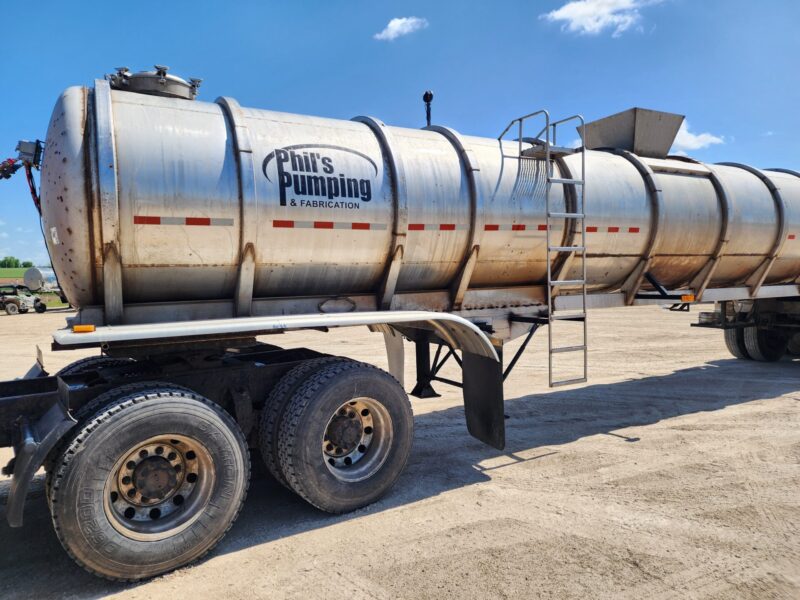 T-138/U-4681 1987 Heil 7000 Gallon Stainless Steel Semi Tanker