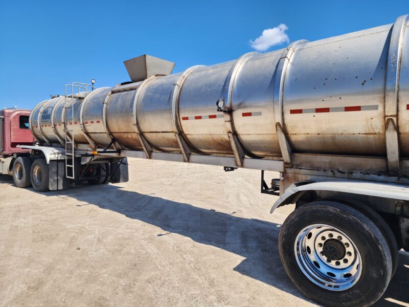 T-138/U-4681 1987 Heil 7000 Gallon Stainless Steel Semi Tanker