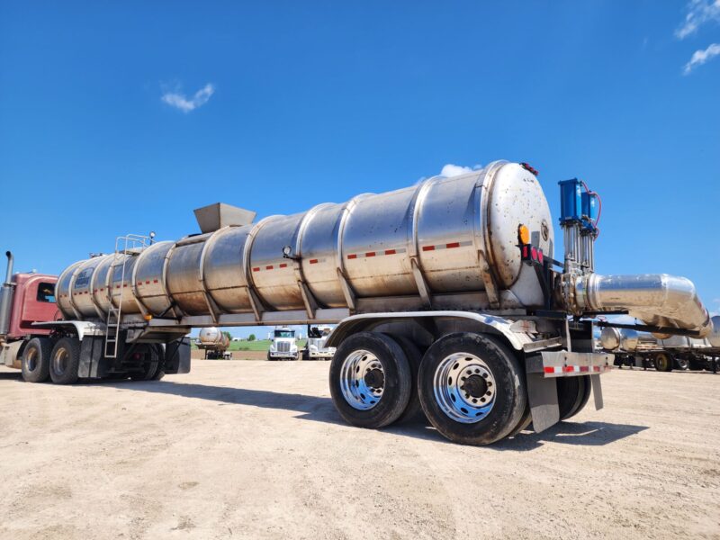 T-138/U-4681 1987 Heil 7000 Gallon Stainless Steel Semi Tanker