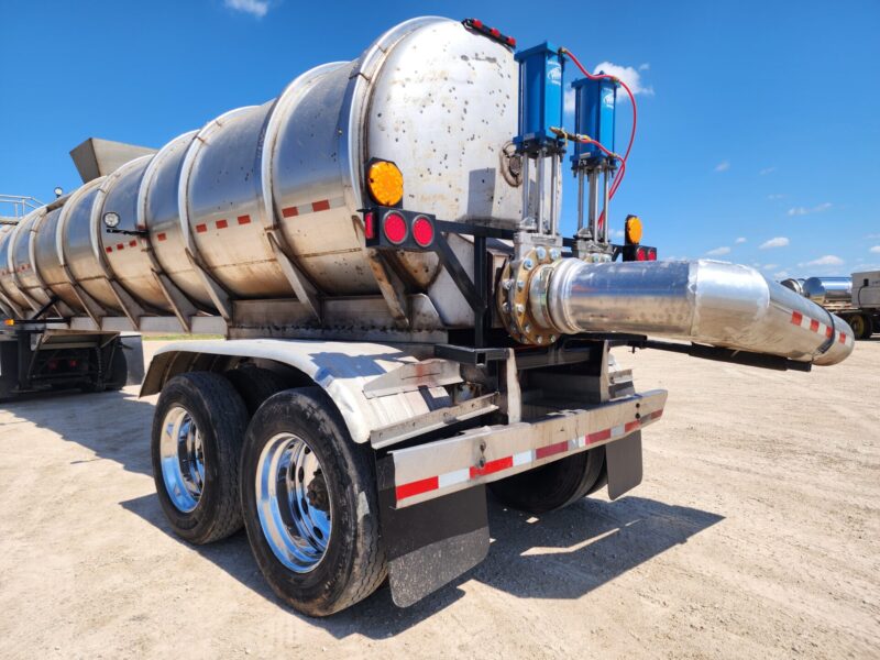 T-138/U-4681 1987 Heil 7000 Gallon Stainless Steel Semi Tanker