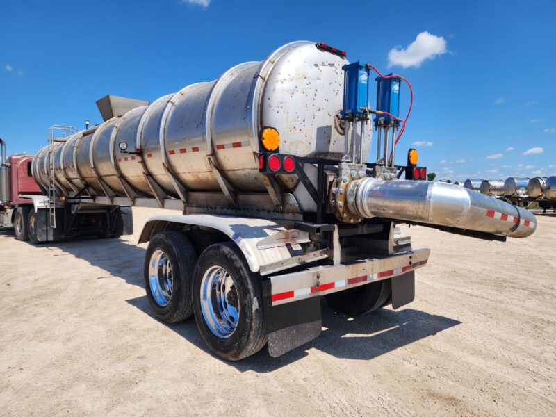 T-138/U-4681 1987 Heil 7000 Gallon Stainless Steel Semi Tanker