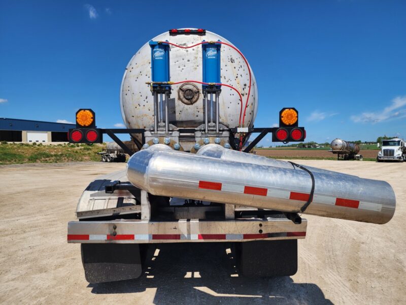 T-138/U-4681 1987 Heil 7000 Gallon Stainless Steel Semi Tanker