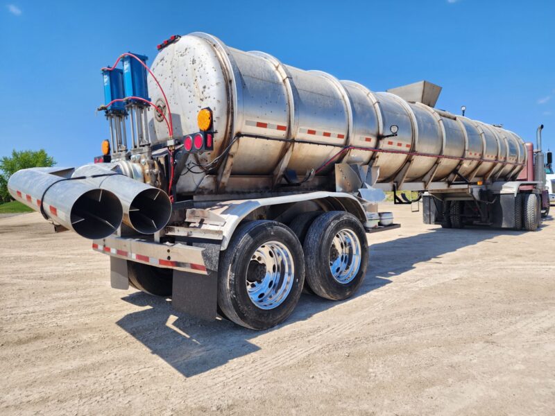 T-138/U-4681 1987 Heil 7000 Gallon Stainless Steel Semi Tanker