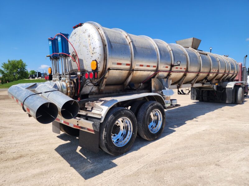 T-138/U-4681 1987 Heil 7000 Gallon Stainless Steel Semi Tanker