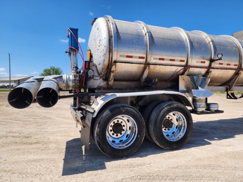 T-138/U-4681 1987 Heil 7000 Gallon Stainless Steel Semi Tanker