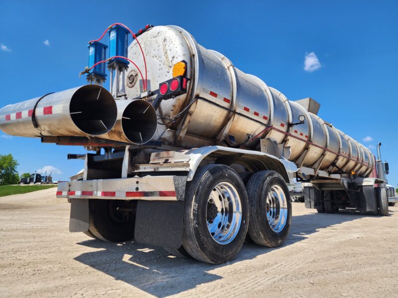 T-138/U-4681 1987 Heil 7000 Gallon Stainless Steel Semi Tanker