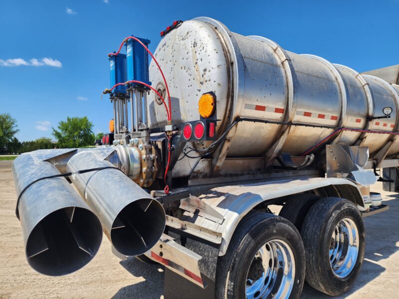 T-138/U-4681 1987 Heil 7000 Gallon Stainless Steel Semi Tanker