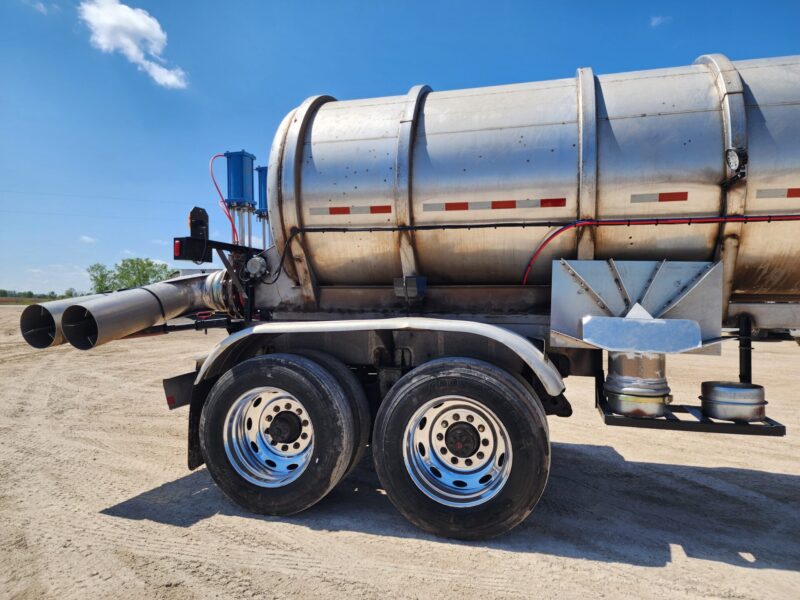 T-138/U-4681 1987 Heil 7000 Gallon Stainless Steel Semi Tanker