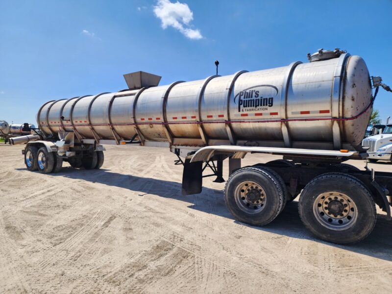 T-138/U-4681 1987 Heil 7000 Gallon Stainless Steel Semi Tanker