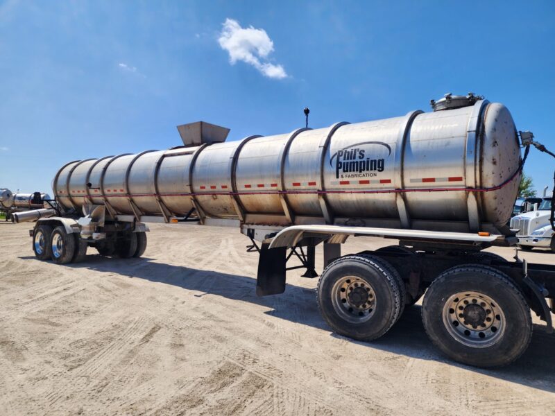 T-138/U-4681 1987 Heil 7000 Gallon Stainless Steel Semi Tanker