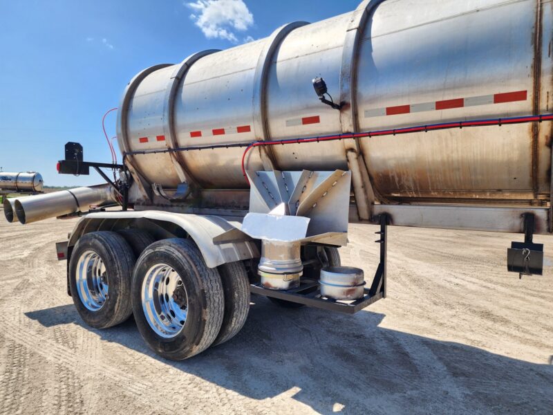 T-138/U-4681 1987 Heil 7000 Gallon Stainless Steel Semi Tanker