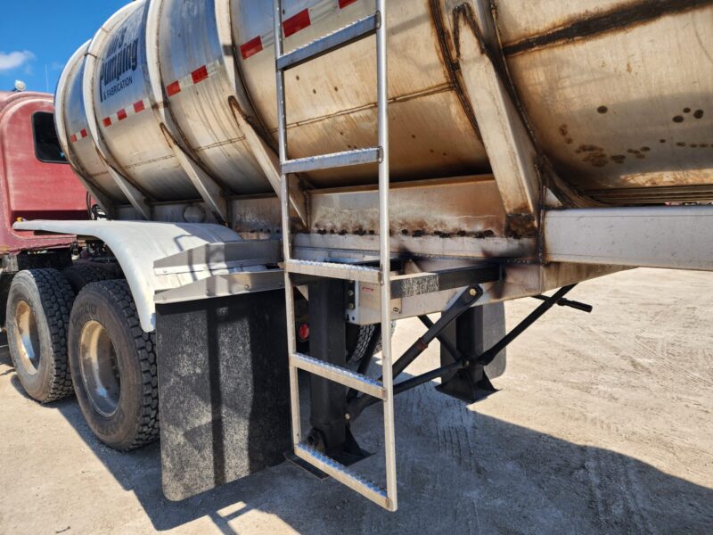 T-138/U-4681 1987 Heil 7000 Gallon Stainless Steel Semi Tanker