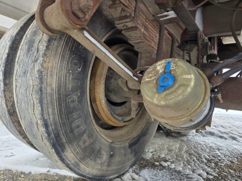 T-135/U-4664 1992 Walker 6500 Gallon Stainless Steel Semi Tanker