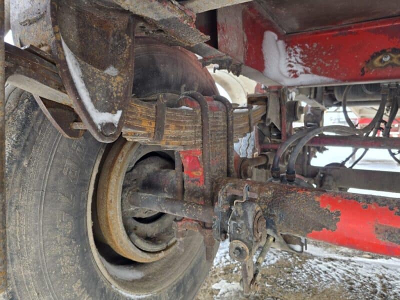 T-135/U-4664 1992 Walker 6500 Gallon Stainless Steel Semi Tanker