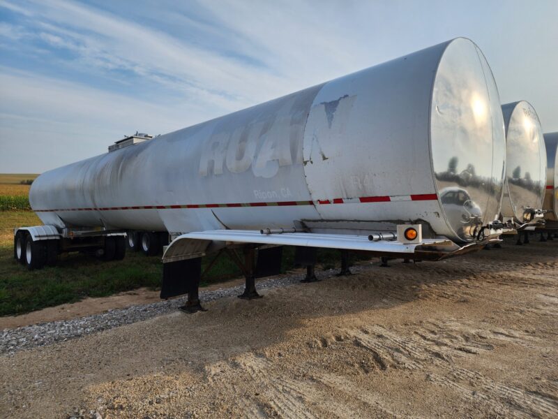 U-4685 2004 West-Mark 6400 Gallon Stainless Steel Semi Tanker