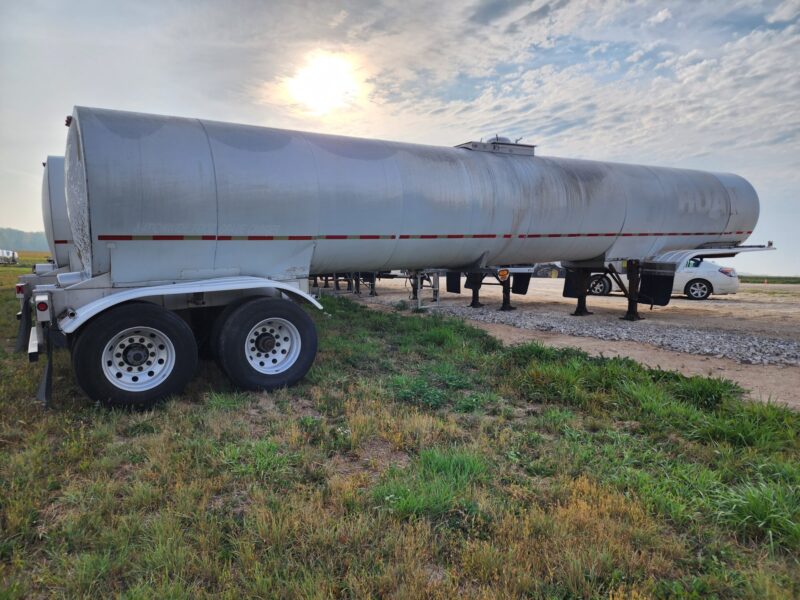 U-4685 2004 West-Mark 6400 Gallon Stainless Steel Semi Tanker