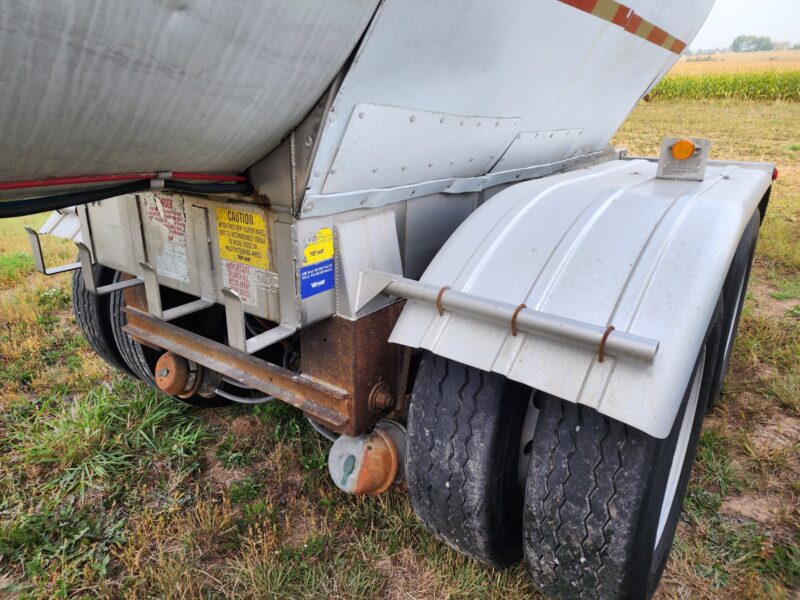 U-4685 2004 West-Mark 6400 Gallon Stainless Steel Semi Tanker