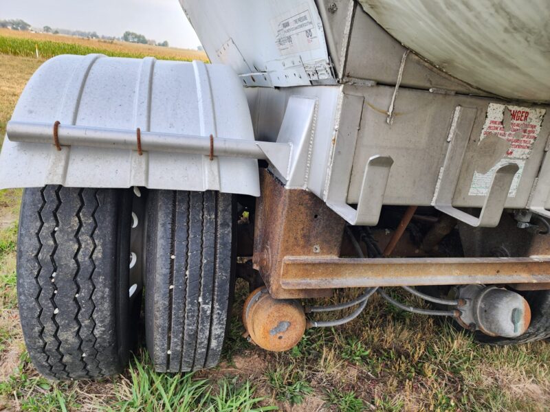 U-4685 2004 West-Mark 6400 Gallon Stainless Steel Semi Tanker