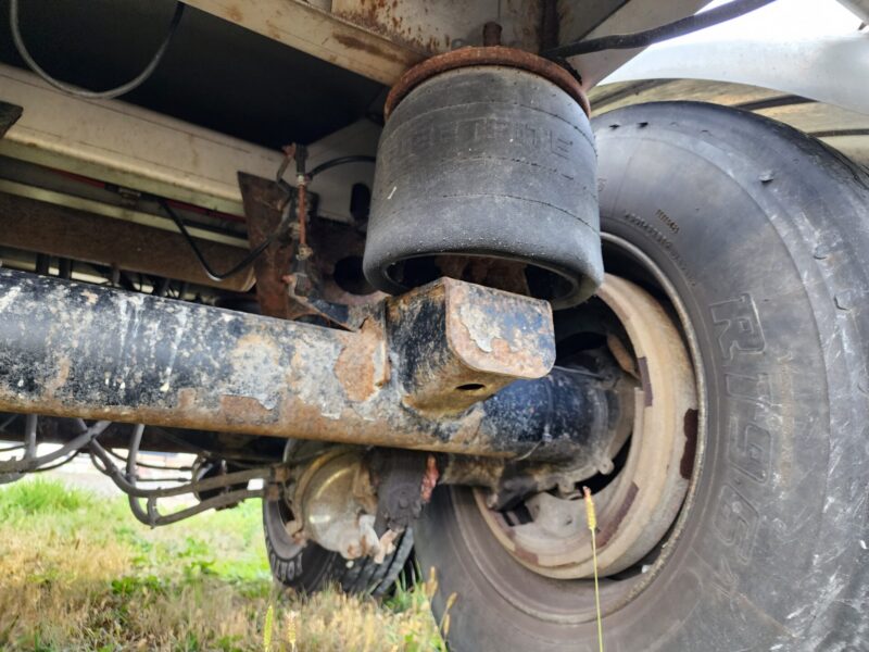 U-4685 2004 West-Mark 6400 Gallon Stainless Steel Semi Tanker