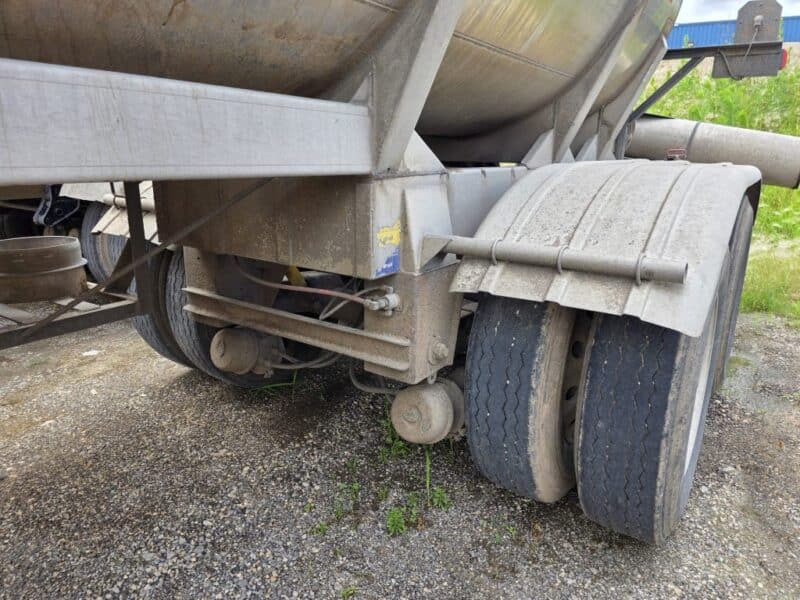 T-140/U-4706 2004 West-Mark 6400 Gallon Stainless Steel Semi Tanker