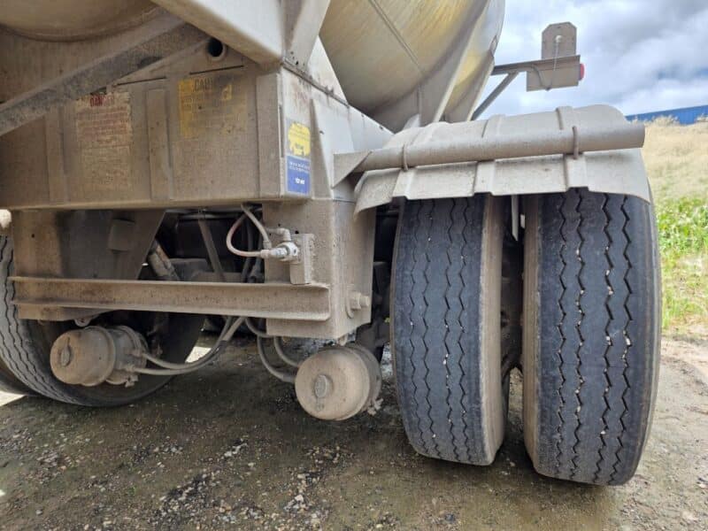 T-141/U-4703 2004 WestMark 6400 Gallon Stainless Steel Semi Tanker