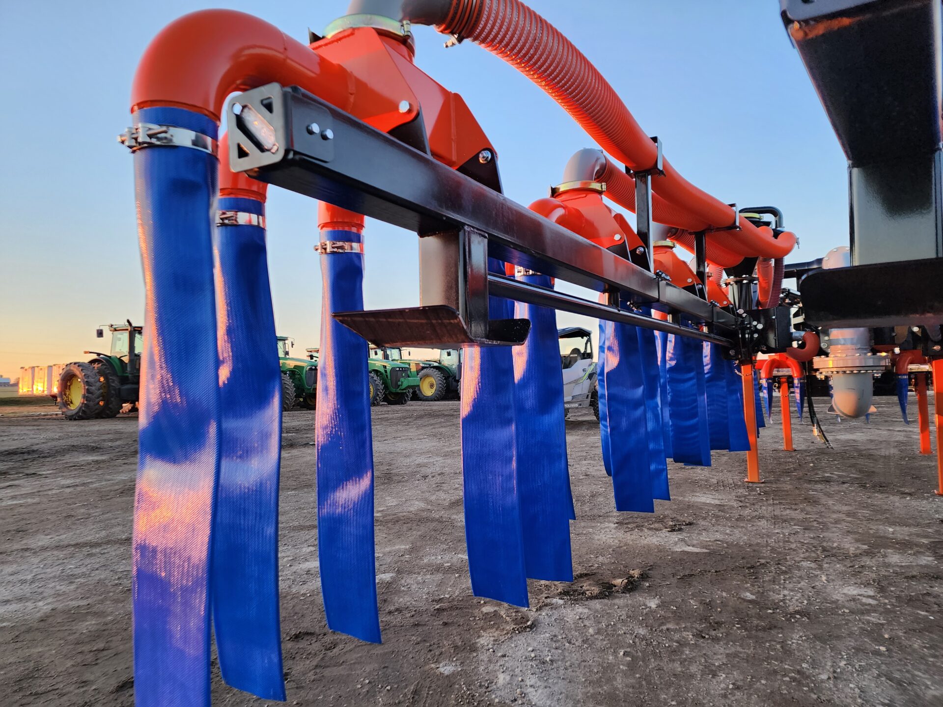 38 New 56′ Dribble Bar, 8″ Swing pipe w. 4″ Drop Hoses Phil's