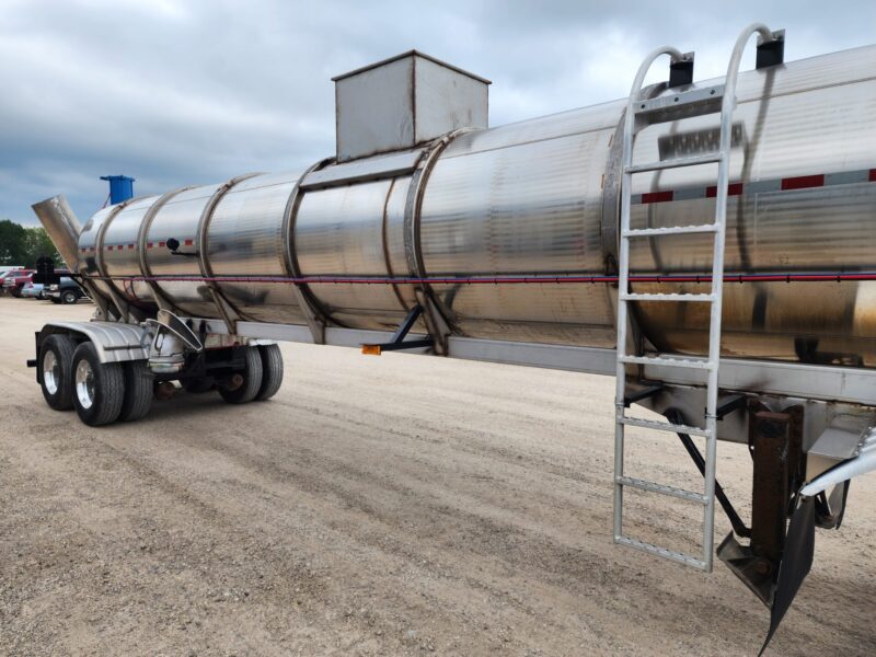 U-4730 2004 West-Mark 6400 Gallon Stainless Steel Semi Tanker