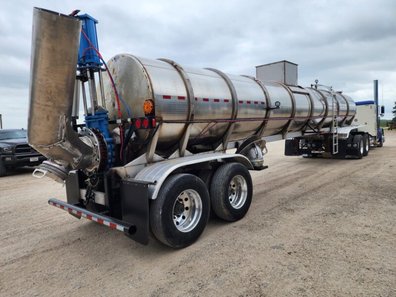 U-4730 2004 West-Mark 6400 Gallon Stainless Steel Semi Tanker