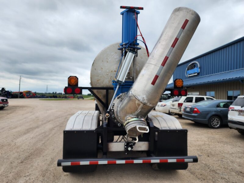 U-4730 2004 West-Mark 6400 Gallon Stainless Steel Semi Tanker