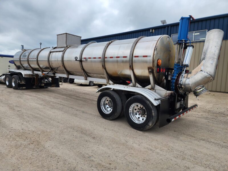 U-4730 2004 West-Mark 6400 Gallon Stainless Steel Semi Tanker