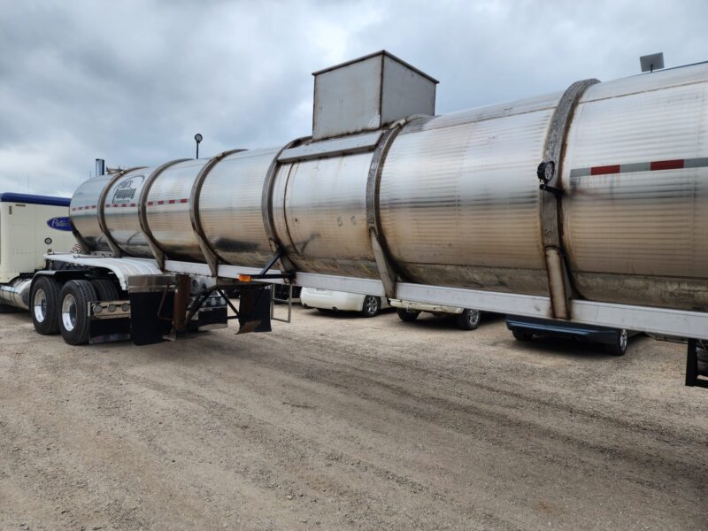 U-4730 2004 West-Mark 6400 Gallon Stainless Steel Semi Tanker